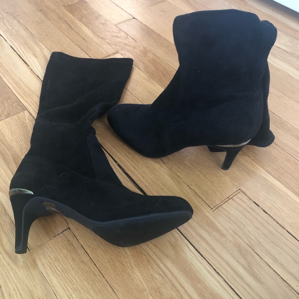 BCBG: Black knee high boot! Never worn!!
